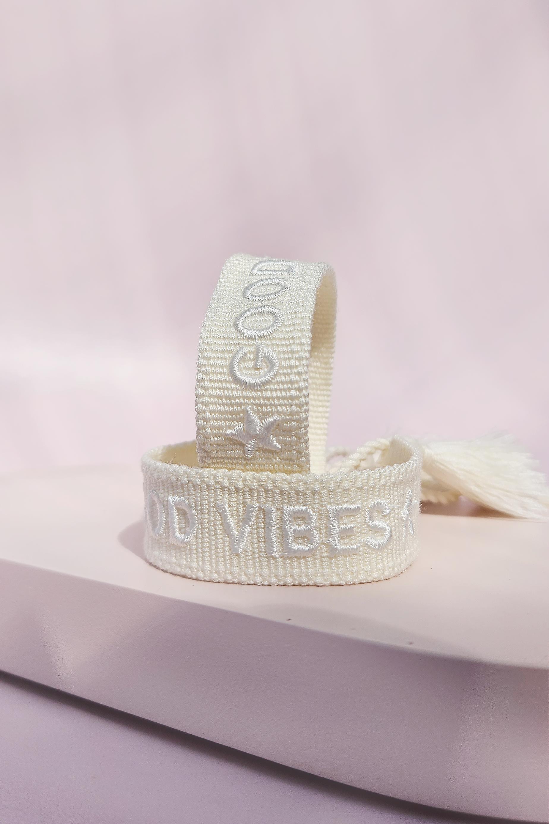 Besticktes Statement Canvas Armband Good Vibes Mit Stern Champagner Webarmband Schrift Festival Stoffarmband Bohostil Freundschaftsarmband Besticktes Statement Canvas Armband Good Vibes Mit Stern Champagner Webarmband Schrift Festival Stoffarmband Bohostil Freundschaftsarmband von wanilaShop