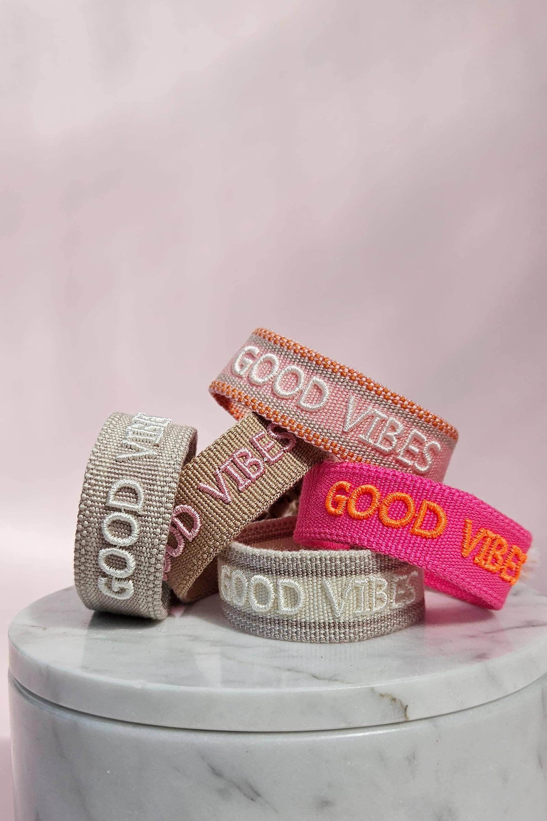 Besticktes Statement Canvas Armband Good Vibes Webarmband Mit Schrift Stoffarmband Gewebt Im Bohostyle Freundschaftsarmband Besticktes Statement Canvas Armband Good Vibes Webarmband Mit Schrift Stoffarmband Gewebt Im Bohostyle Freundschaftsarmband von wanilaShop