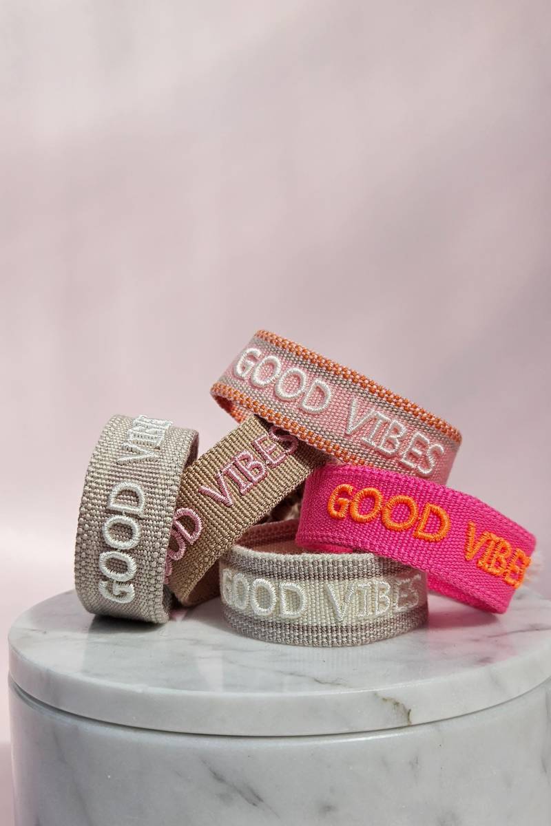 Besticktes Statement Canvas Armband Good Vibes Webarmband Mit Schrift Stoffarmband Gewebt Im Bohostyle Freundschaftsarmband Besticktes Statement Canvas Armband Good Vibes Webarmband Mit Schrift Stoffarmband Gewebt Im Bohostyle Freundschaftsarmband von wanilaShop