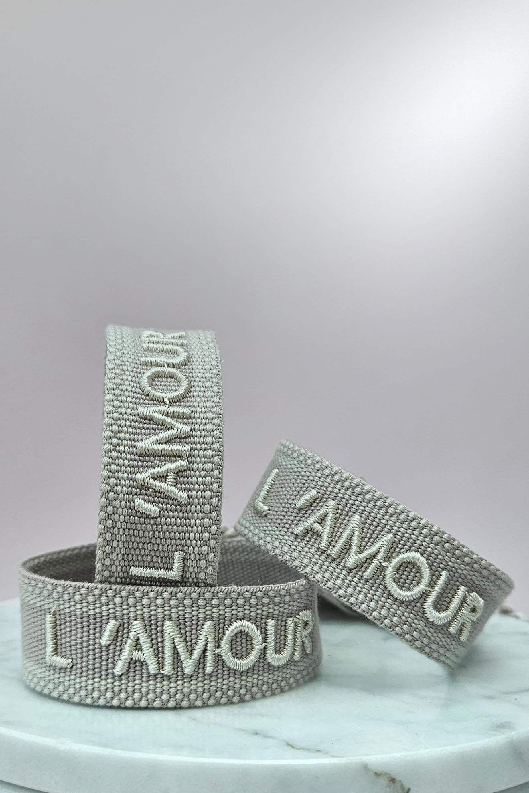 Besticktes Statement Canvas Armband L'amore Liebe Webarmband Mit Schrift Stoffarmband Im Boho Stil Freundschaftsarmband Festivalarmband Love Besticktes Statement Canvas Armband L'amore Liebe Webarmband Mit Schrift Stoffarmband Im Boho Stil Freundschaftsarmband Festivalarmband Love von wanilaShop