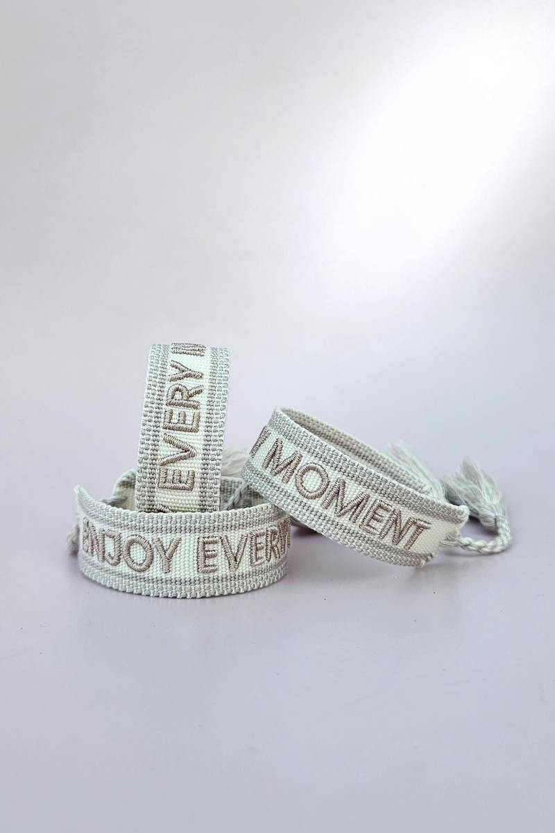 Statement Canvas Festival Armband Enjoy Every Moment Champagner Weiß Webarmband Mit Schrift Stoffarmband Im Bohostil Freundschaftsarmband Statement Canvas Festival Armband Enjoy Every Moment Champagner Weiß Webarmband Mit Schrift Stoffarmband Im Bohostil Freundschaftsarmband von wanilaShop