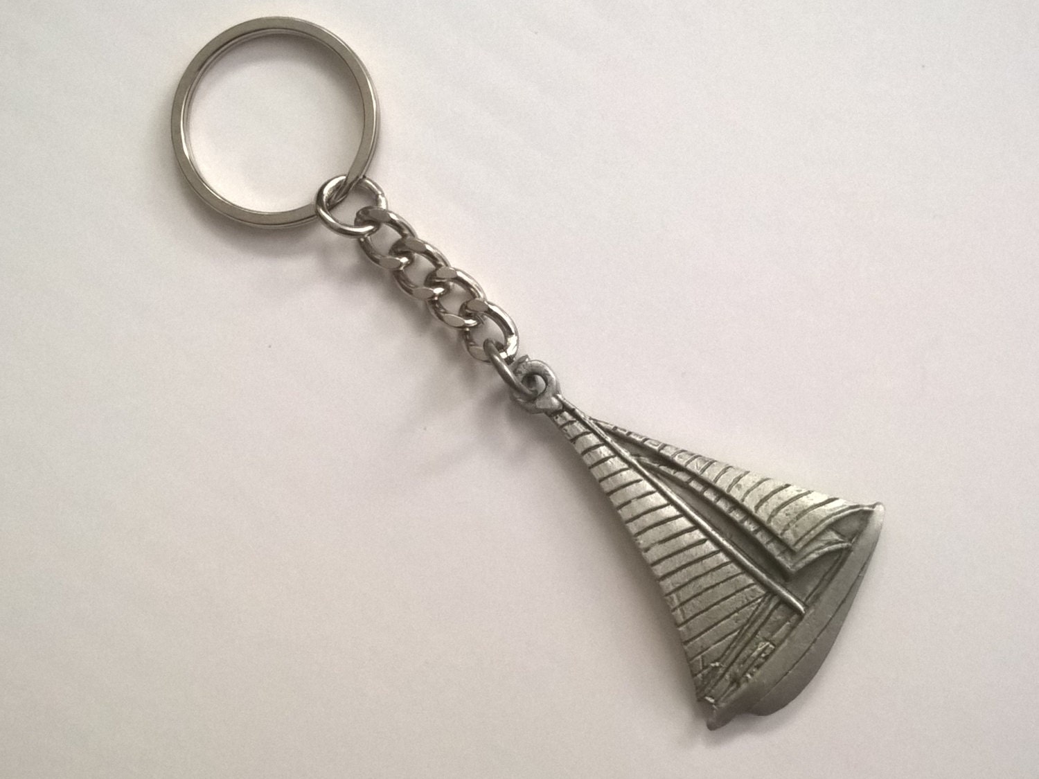 Zinn Segelboot Schlüsselanhänger Mit Satin Finish von waredesignworks