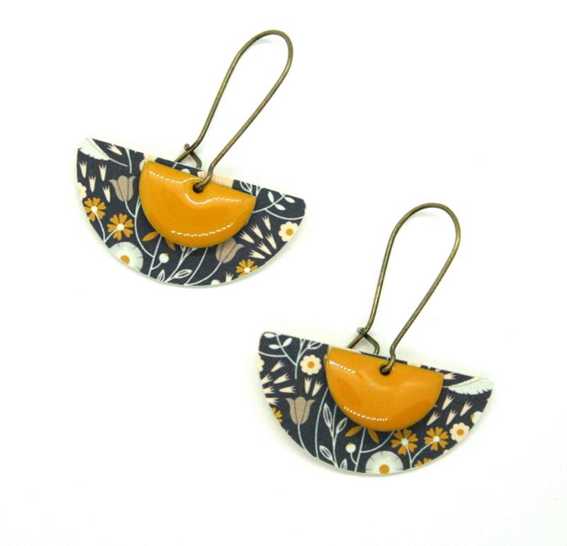 Halbkreis-Ohrringe Aus Floralem Papier Halbkreis-Ohrringe Aus Floralem Papier von washikiyoko