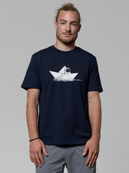 watapparel T-Shirt Unisex Astronaut in paper boat von watapparel