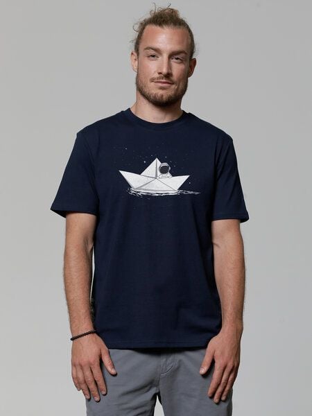 watapparel T-Shirt Astronaut in paper boat watapparel T-Shirt Astronaut in paper boat von watapparel