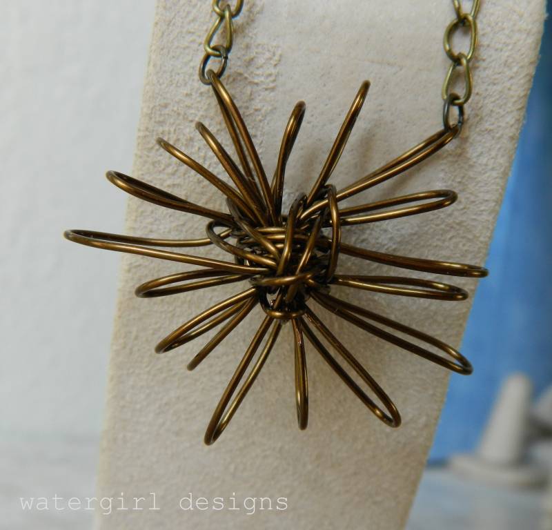 Bronze Augenhöhlenanhänger An Kette von watergirldesigns