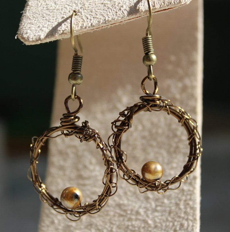 Bronzecreolen Und Süßwasserzuchtperlen-Ohrringe von watergirldesigns