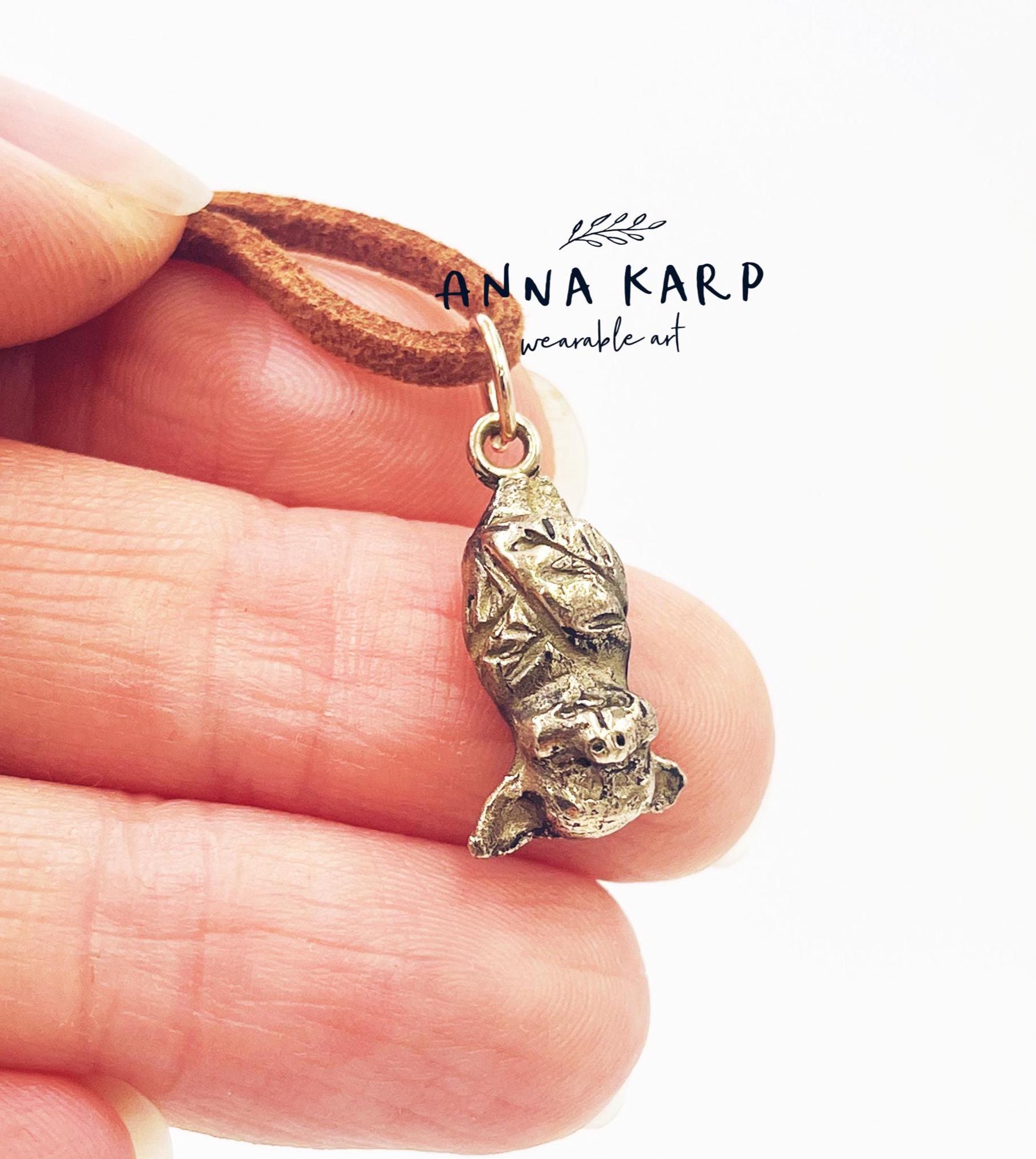 Entzückende Baby Fledermaus Halskette - Handgefertigt Aus Massivem Bronze Perfektes Geschenk Für Liebhaber von wearableArtAK