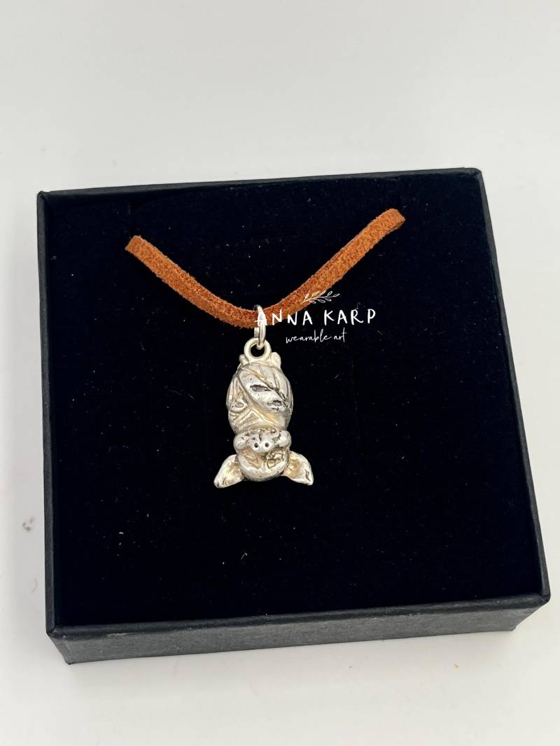 Entzückende Baby Fledermaus Halskette - Handgefertigt Aus Sterling Silber Perfektes Geschenk Für Liebhaber von wearableArtAK