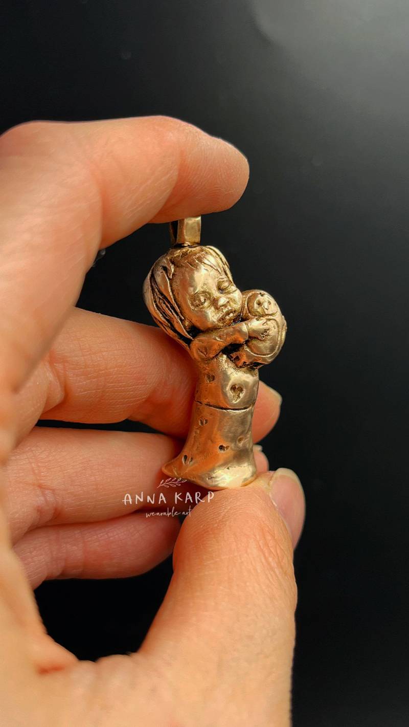 Bronze Skulptur Für Mamas - Perfekt Zum Muttertag Und Geburtstage Die Kleine Nachteulen Mädchen Anhänger von wearableArtAK