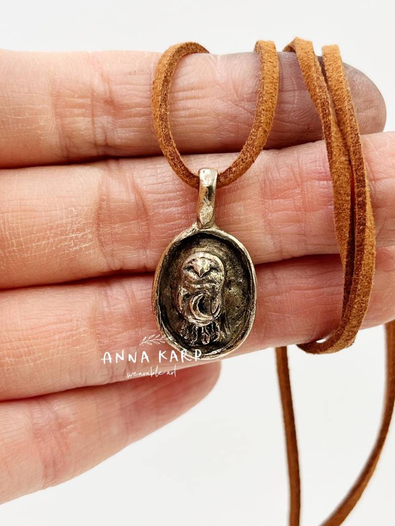 Massive Bronze Eule Anhänger, Schmuck, Tragbare Skulptur, Kunst, Anhänger von wearableArtAK