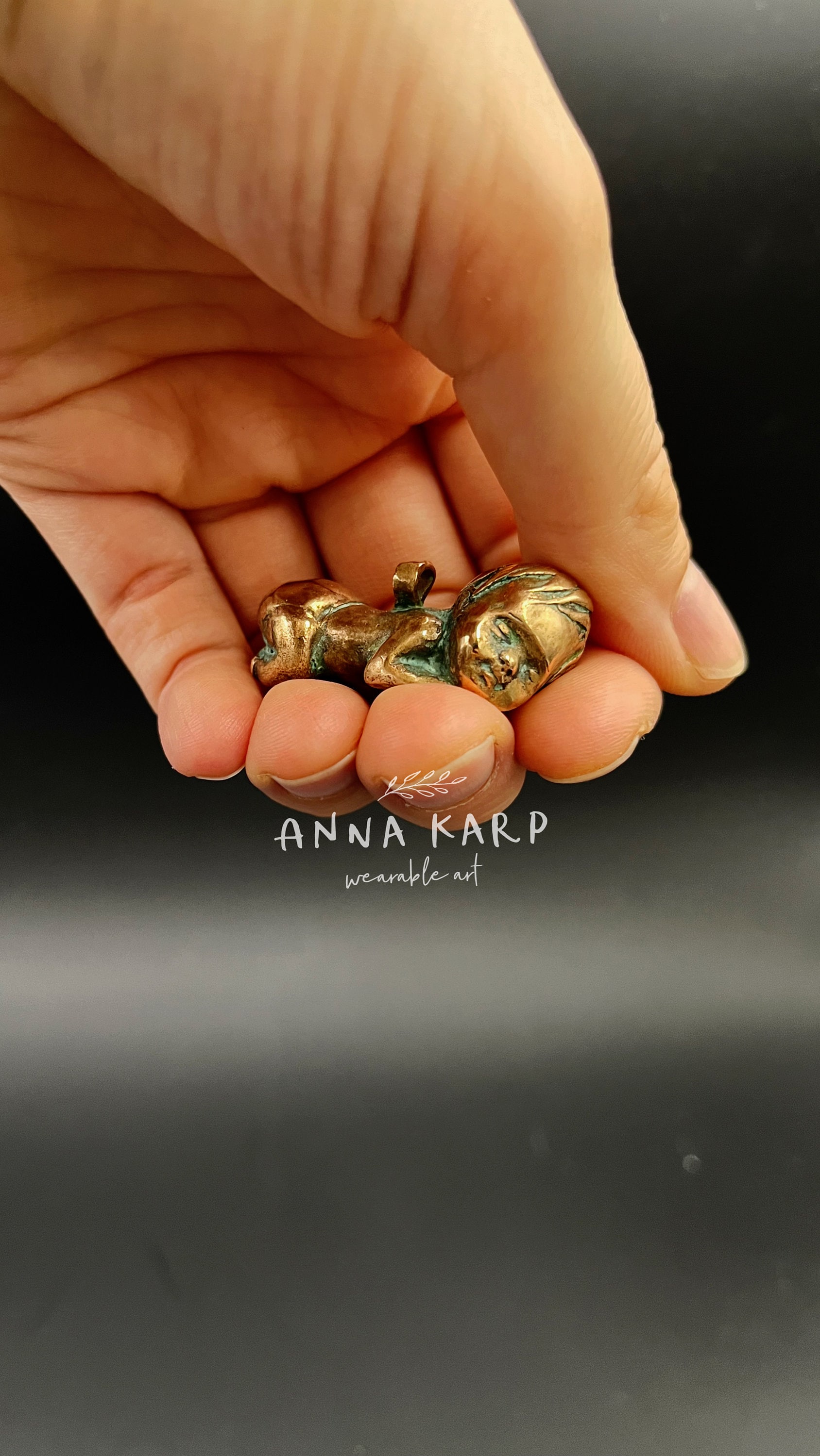 Pflegen Sie Die Mutterschaft Mit Dieser Tragbaren Kunst in Bronze - Perfekt Für Eine Babyparty von wearableArtAK