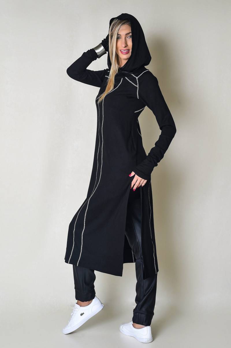 Schwarze Tunika Mit Weißen Details Aus Weichem Stoff von wearekvs