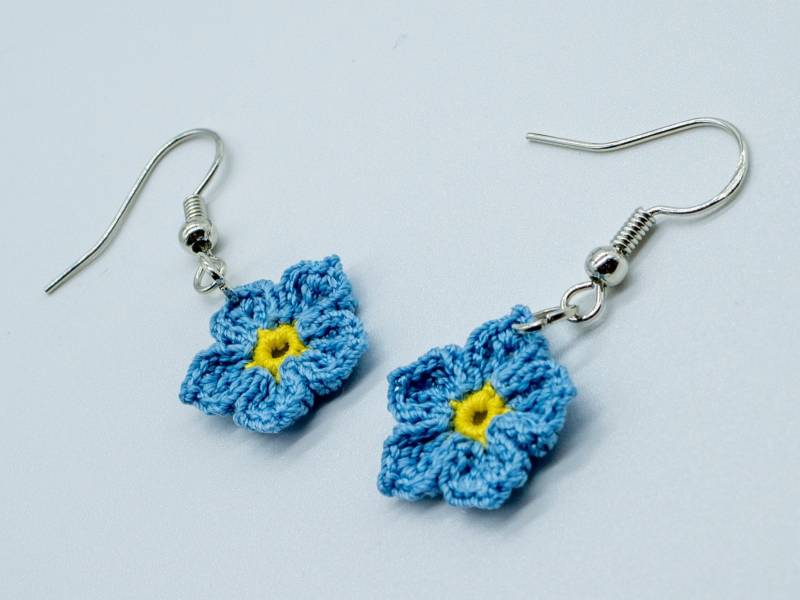 Gehäkelte Blumenohrringe Blau Vergissmeinnicht Ohrhänger Silber Häkelohrringe Boho Hippie Style Sommerliches Geschenk Für Blumenmenschen Gehäkelte Blumenohrringe Blau Vergissmeinnicht Ohrhänger Silber Häkelohrringe Boho Hippie Style Sommerliches Geschenk Für Blumenmenschen von weavesandwhiskers