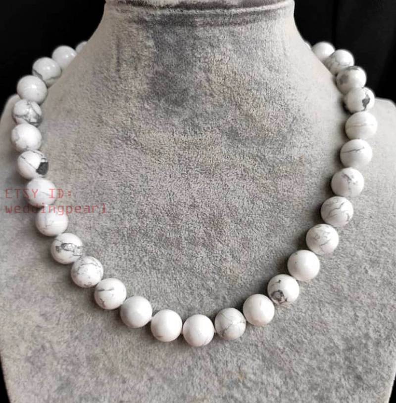 Weiß Howlith Perlen Halskette, Echte Stein Statement Halskette von weddingpearl