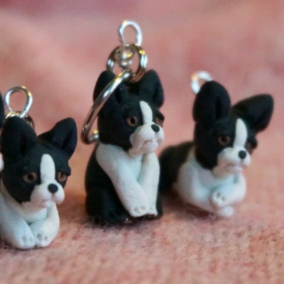 Boston Terrier Polymer Clay Stitch Marker Set Von 4 Miniatur Sculpted Hund Tier Welpe Stricken, Häkeln Accessoires von weeones