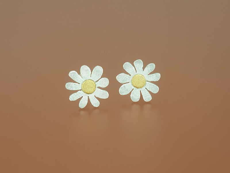 Blütenstecker Mit Feingoldpunkt Blütenstecker Mit Feingoldpunkt von weidenthaler
