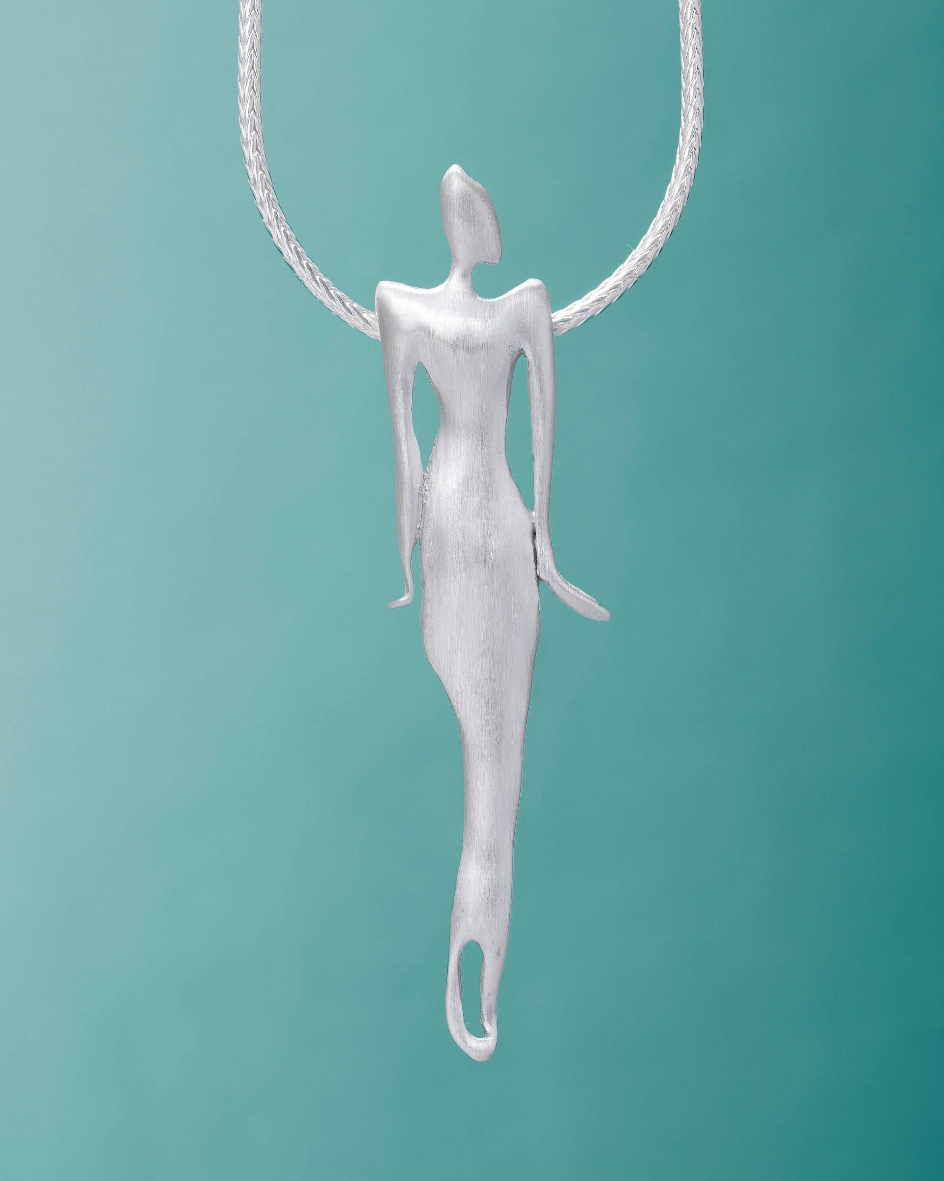 Frau in Silber Frau in Silber von weidenthaler