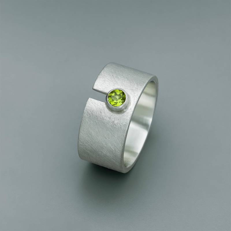 Schlitzring Mit Peridot Schlitzring Mit Peridot von weidenthaler