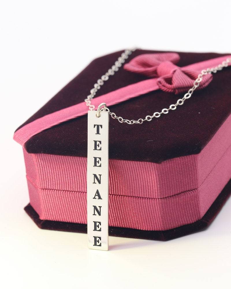 Benutzerdefinierte Schritt Buchstaben Vertical Bar Neckalce, Graviert Worte Bar, Benutzerdefinierten Stempel, Personalisierte Lange Halskette von weimeiOrnaments