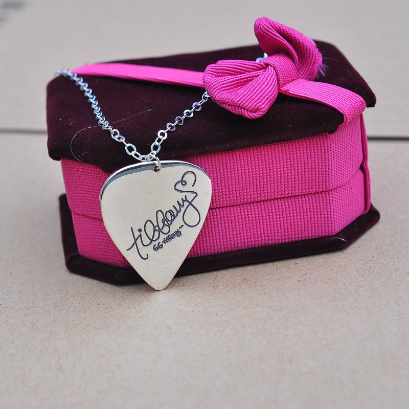 Gitarre Holen Halskette, Sterling Silber, Gravierte Signatur, Hand Stempel Handschrift, Benutzerdefinierte Namen, Personalisierte Schmuck Gitarre Holen Halskette, Sterling Silber, Gravierte Signatur, Hand Stempel Handschrift, Benutzerdefinierte Namen, Personalisierte Schmuck von weimeiOrnaments