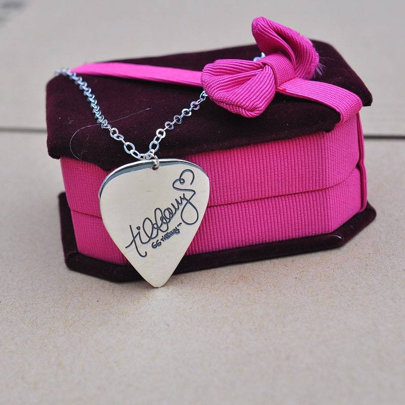 Gitarre Holen Halskette, Sterling Silber, Gravierte Signatur, Hand Stempel Handschrift, Benutzerdefinierte Namen, Personalisierte Schmuck Gitarre Holen Halskette, Sterling Silber, Gravierte Signatur, Hand Stempel Handschrift, Benutzerdefinierte Namen, Personalisierte Schmuck von weimeiOrnaments