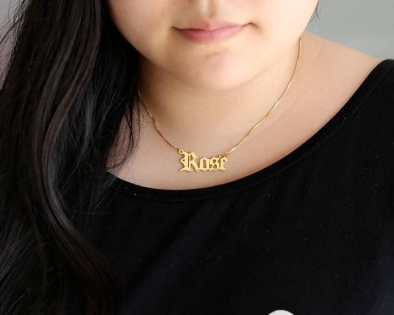 Gold Old English Name Halskette, Benutzerdefinierte Personalisierte Handgemachte Schmuck, Brautjungfer Geschenk, Mutter Geschenk von weimeiOrnaments