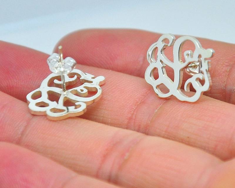 Monogramm Ohrringe, Personalisierte 3 Initial Ohrstecker, Sterling Silber, Namensschild Benutzerdefinierte Brautjungfer Schmuck, Erinnerungsgeschenk Monogramm Ohrringe, Personalisierte 3 Initial Ohrstecker, Sterling Silber, Namensschild Benutzerdefinierte Brautjungfer Schmuck, Erinnerungsgeschenk von weimeiOrnaments