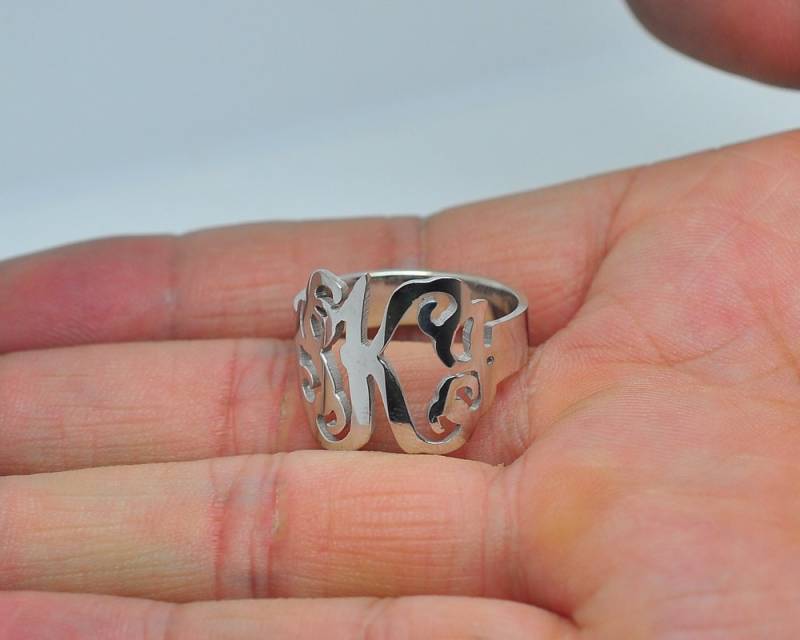 Monogramm Ring Aus Sterlingsilber, Personalisierte 3 Erste Ring, Von Hand Ausgeschnitten, Typenschild Benutzerdefinierten Namen Brief Schmuck von weimeiOrnaments