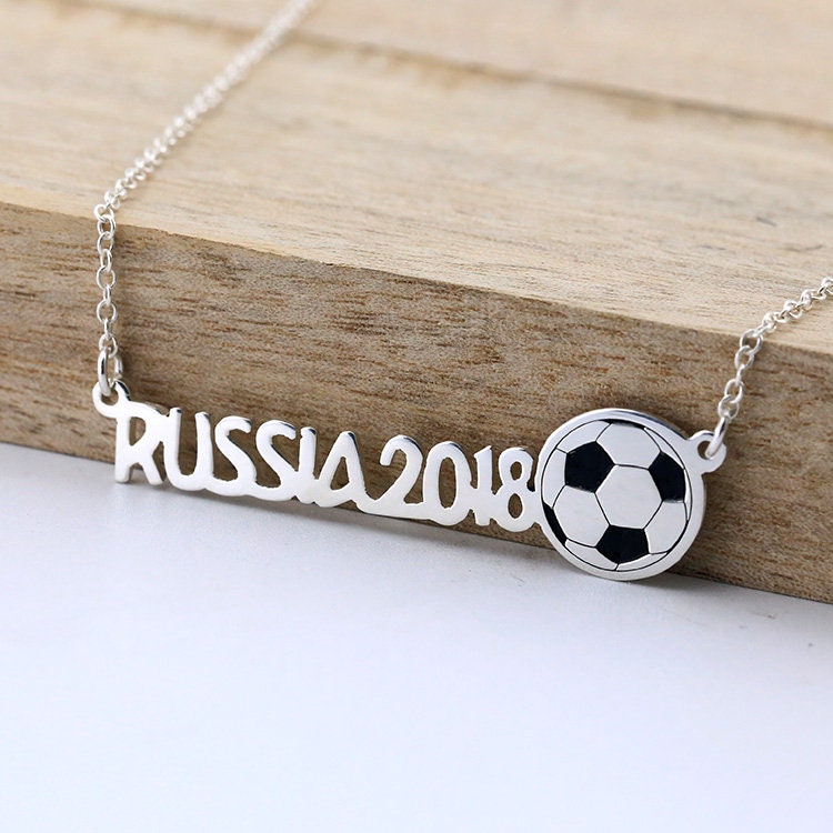 Name Halskette Hand Geschnitten Russland 2018 World Cup Soccer Silberkette Für Fußball Fans Speicher Schmuck von weimeiOrnaments