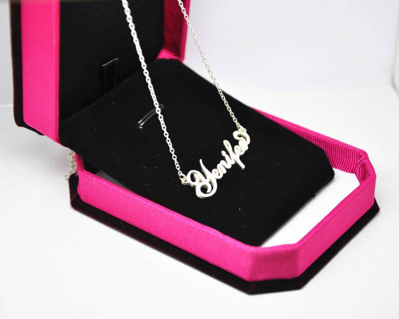 Personalisierte Typenschild Halskette, Sterling Ausgeschnitten Carrie Namenskette, Benutzerdefinierte Initial Pendent, Speicher-Schmuck von weimeiOrnaments