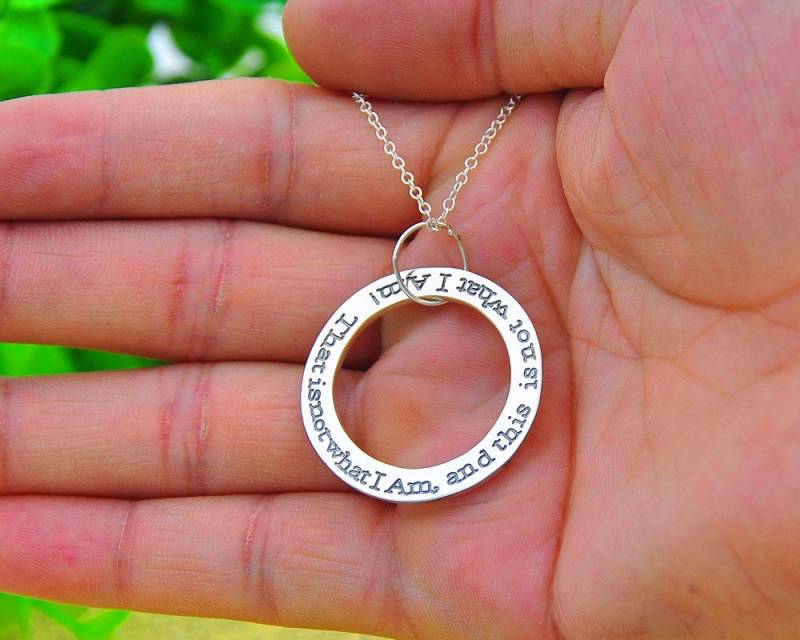 Zitat Gravierte Kreis, Sterling Silber, Worte Personalisierte Stempel Halskette, Andenken Erinnerung Schmuck, Weihnachtsgeschenk von weimeiOrnaments