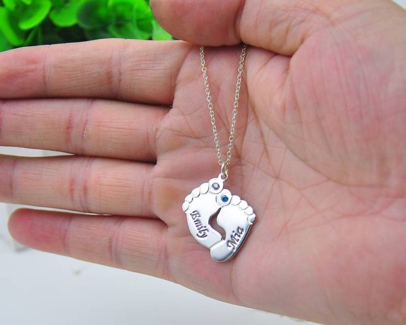 Zwillinge Baby-Füße Kette, 925 Silber Personalisierte Namenskette, Gravur Anhänger, Benutzerdefinierte Birthstone Halskette in Erinnerung Schmuck von weimeiOrnaments