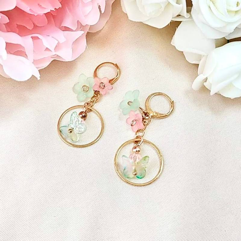 Unique Handmade Hoop Colorful Pastel Pink Mint Flower Butterfly Bead Earring von weishiart