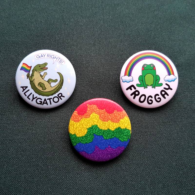 Flower Pride Flag Button - Rainbow Froggay Allygator von weissmachtbunt