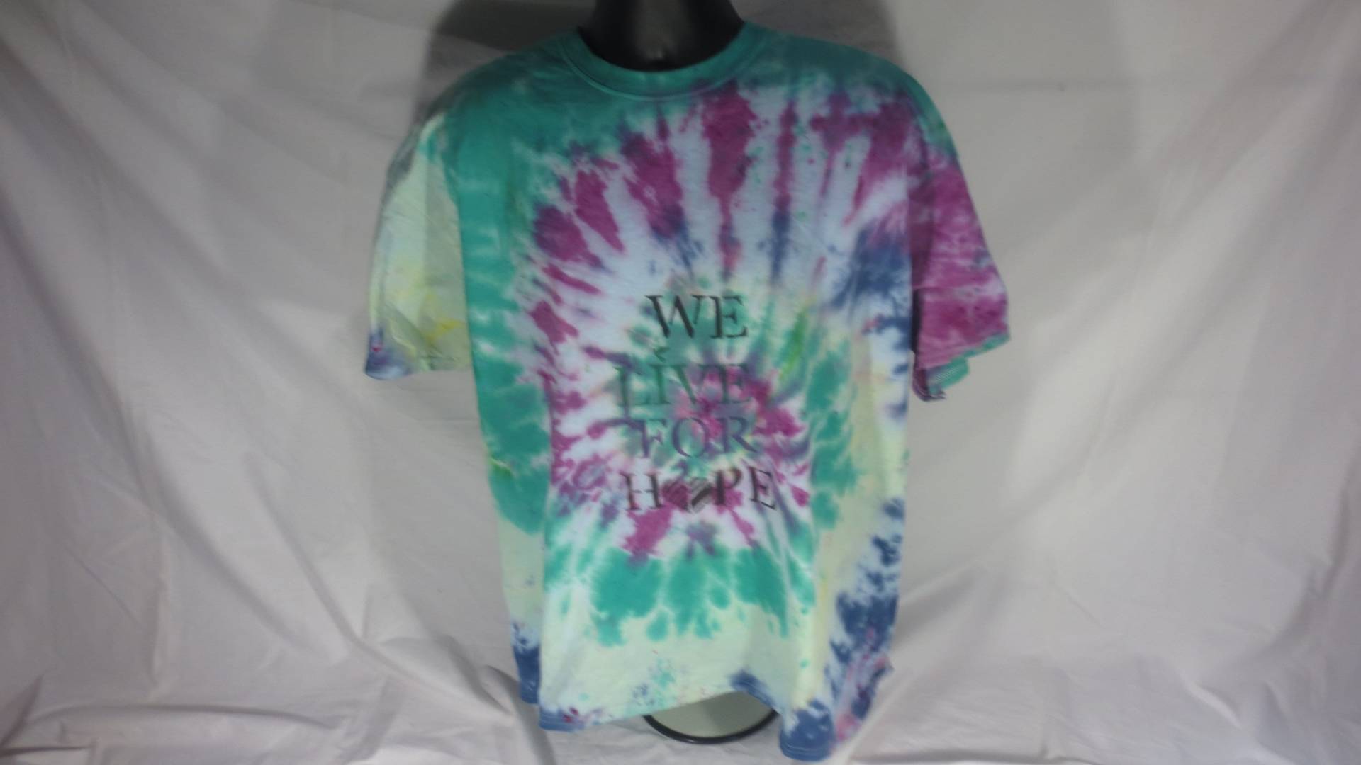 Krawatte Farbstoff Spirale - Wir Leben Für Hoffnung T-Shirt Größe 2xl Krawatte Farbstoff Spirale - Wir Leben Für Hoffnung T-Shirt Größe 2xl von weliveforhope