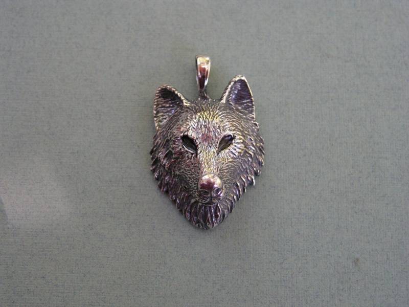 Anhänger Wolf Mit Schwarzen Augen Aus Sterling Silber von westernmountain
