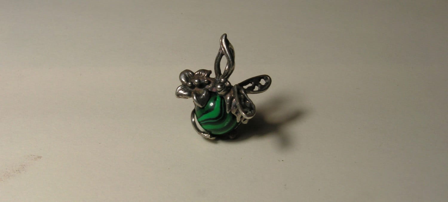 Biene Mit Blume Aus Malachit Und Sterling Silber Biene Mit Blume Aus Malachit Und Sterling Silber von westernmountain
