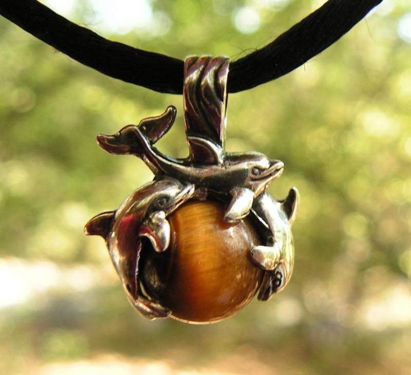 Delfine Anhänger Mit Tigerauge in Sterling Silber Delfine Anhänger Mit Tigerauge in Sterling Silber von westernmountain
