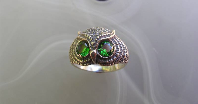 Eulen Ring Smaragd Augen in Sterling Silber Eulen Ring Smaragd Augen in Sterling Silber von westernmountain