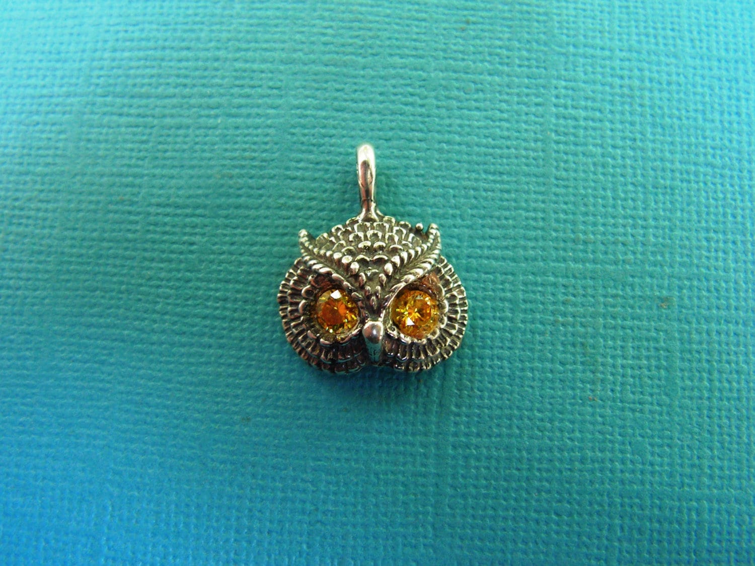 Eulenanhänger Mit Citrinaugen Aus Sterlingsilber Eulenanhänger Mit Citrinaugen Aus Sterlingsilber von westernmountain