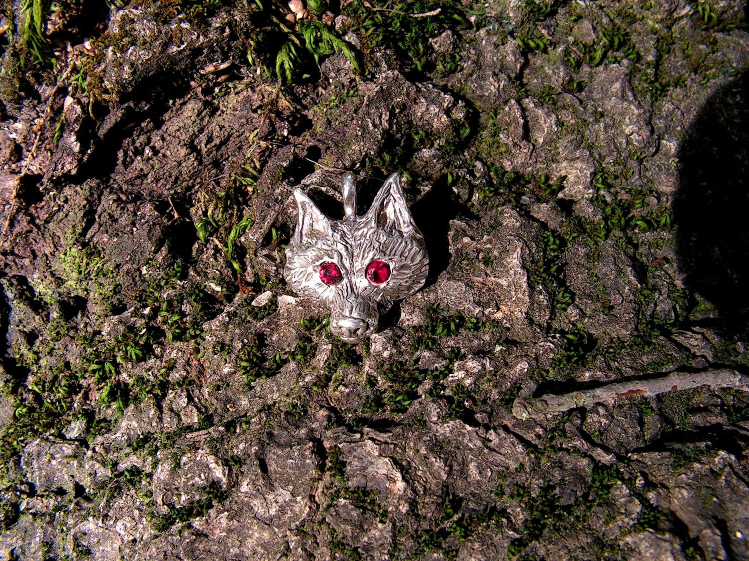 Fuchs Anhänger Mit Rubin Augen Aus Sterling Silber Fuchs Anhänger Mit Rubin Augen Aus Sterling Silber von westernmountain