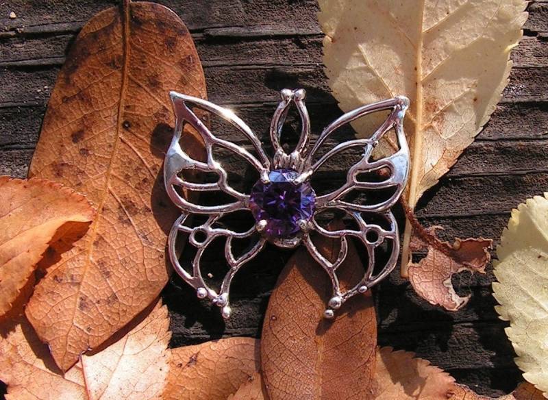 Schmetterling Anhänger Mit Amethyst in Sterling Silber Schmetterling Anhänger Mit Amethyst in Sterling Silber von westernmountain