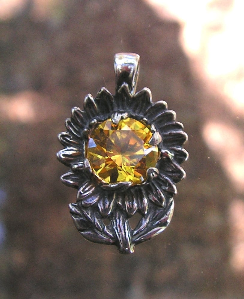 Sonnenblume Anhänger Mit Goldenen Citrine Aus Sterling Silber Sonnenblume Anhänger Mit Goldenen Citrine Aus Sterling Silber von westernmountain