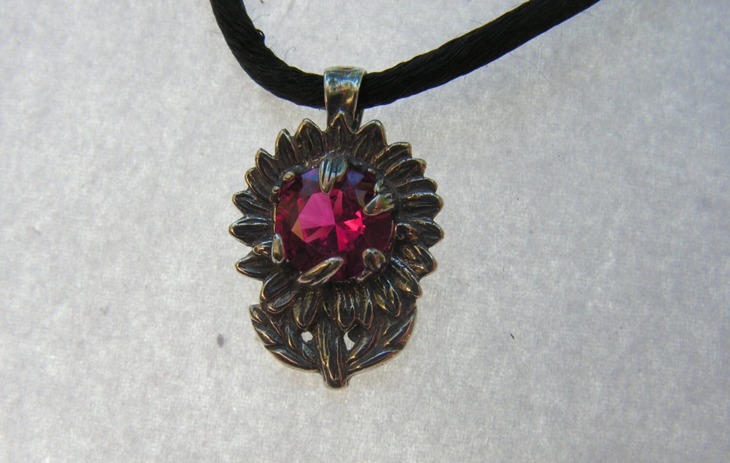 Sonnenblume Anhänger Sterling Silber Mit Rubin Sonnenblume Anhänger Sterling Silber Mit Rubin von westernmountain