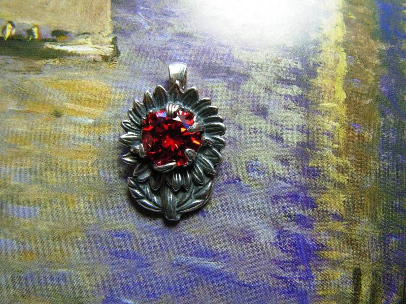 Sonnenblumen-Anhänger Mit Feuer Citrin in Sterling Silber Sonnenblumen-Anhänger Mit Feuer Citrin in Sterling Silber von westernmountain