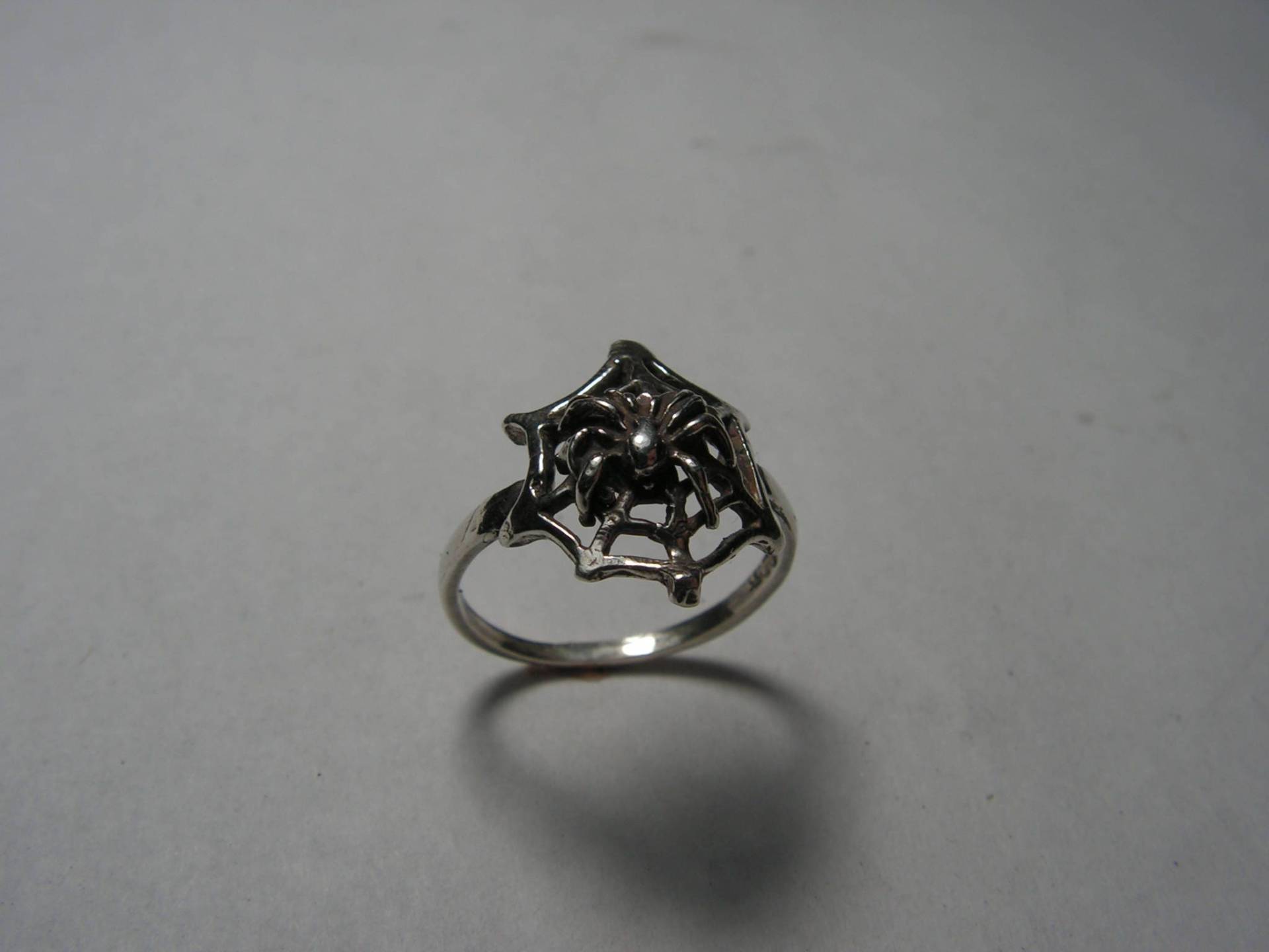Spinne Auf Netz Ring in Sterling Silber Spinne Auf Netz Ring in Sterling Silber von westernmountain