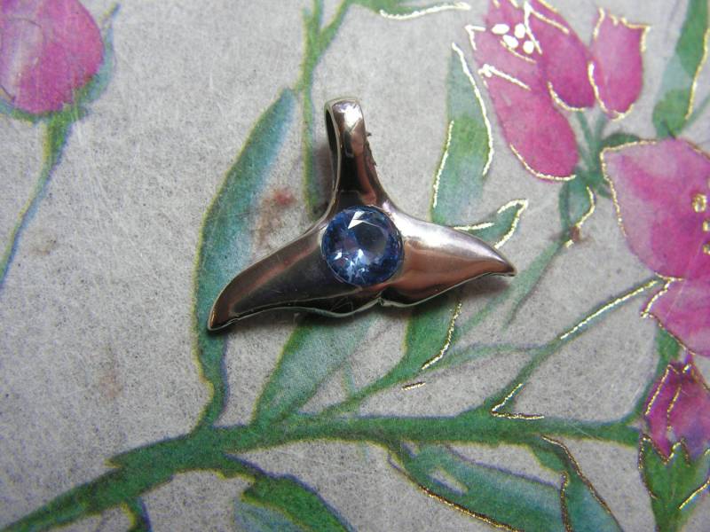 Whale Tail Anhänger Aquamarin Mit Sterling Silber Whale Tail Anhänger Aquamarin Mit Sterling Silber von westernmountain