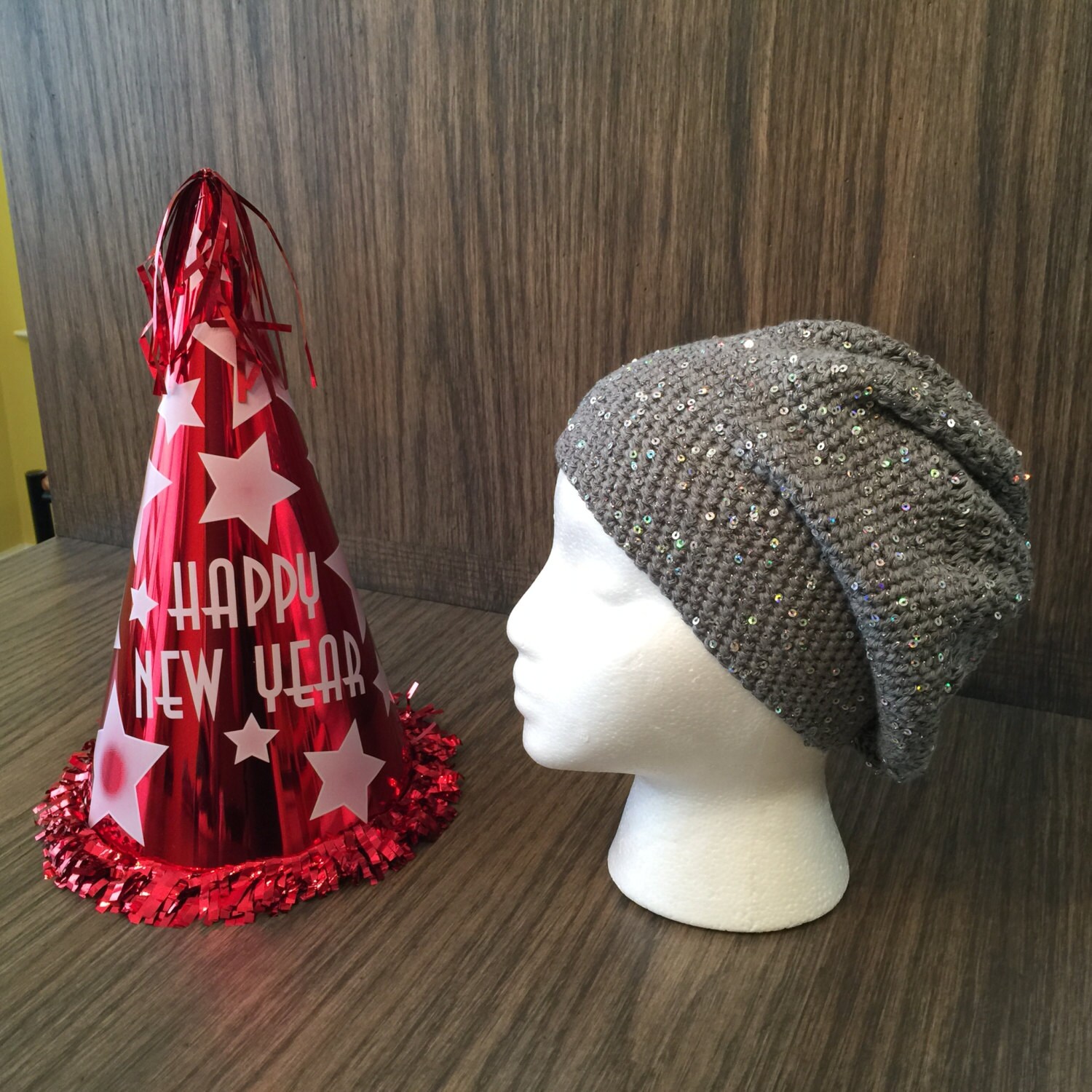 Ausgefallenes Grau Mit Silbernen Pailletten Glam Slouchy Häkelmütze, Toll Für Silvester Ausgefallenes Grau Mit Silbernen Pailletten Glam Slouchy Häkelmütze, Toll Für Silvester von westvillagecrochet