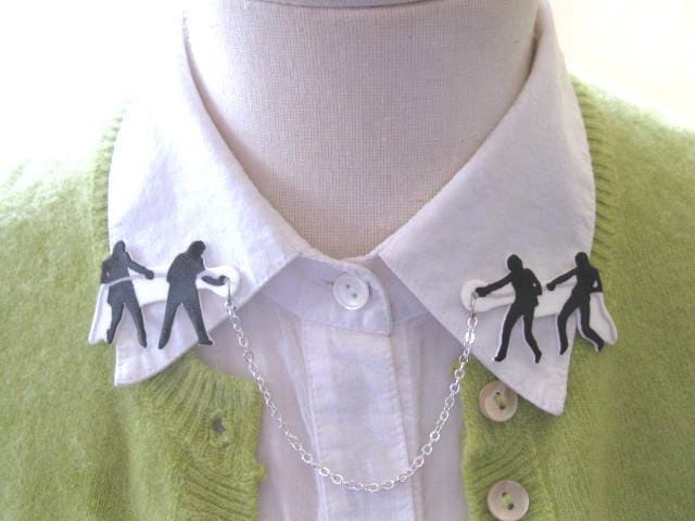 Tauziehen Brosche, Lustig Einzigartig, Silhouette Menschen, Doppelte Kragen Pin, Mitarbeiter Geschenk, Social Media, Team Business, Schmuck, Anders Tauziehen Brosche, Lustig Einzigartig, Silhouette Menschen, Doppelte Kragen Pin, Mitarbeiter Geschenk, Social Media, Team Business, Schmuck, Anders von whatanovelidea